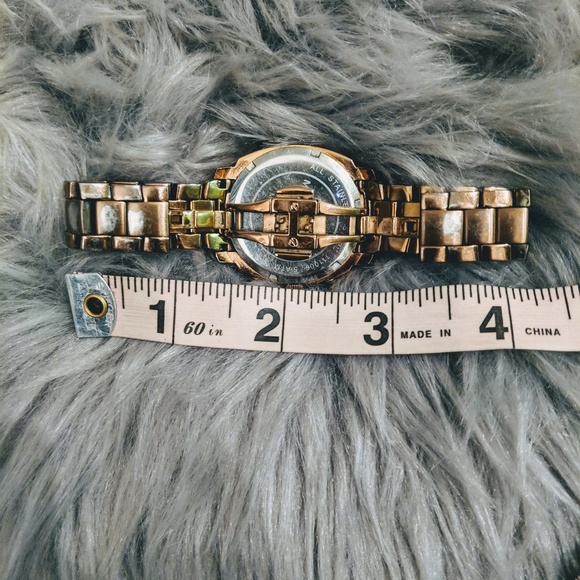 Michael Kors rose gold mother of pearl watch - Picture 8 of 8